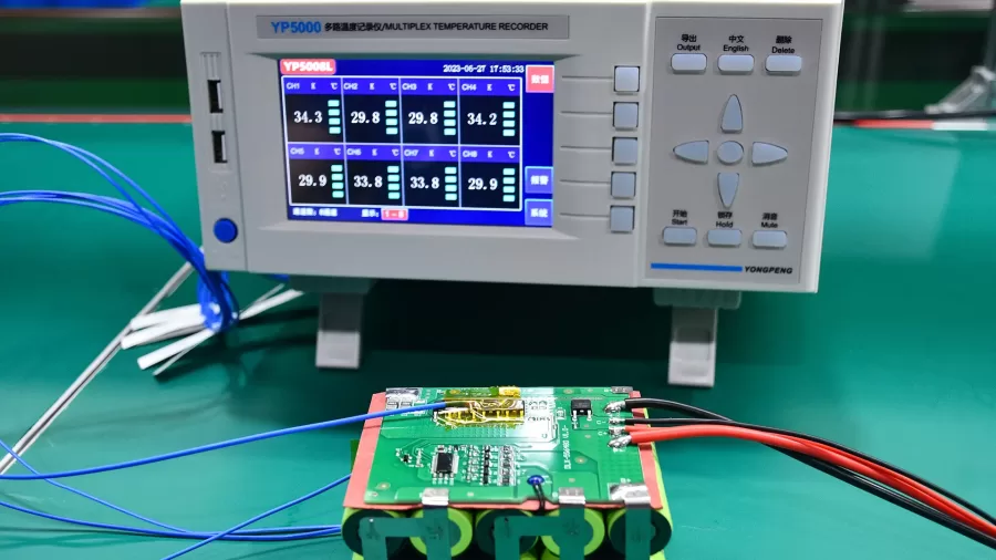 Diagram showing a battery management system blocking charge below freezing to prevent lithium plating